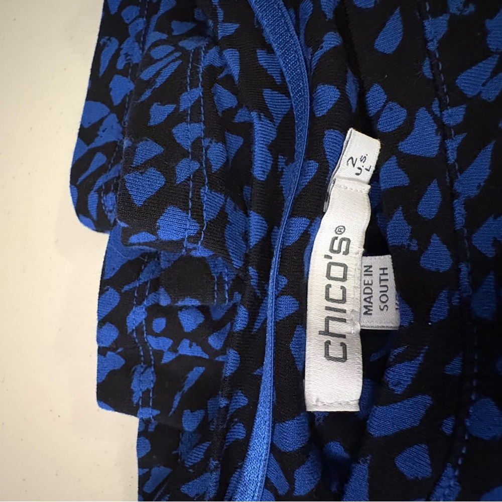 Chico’s black and blue sleeveless blouse